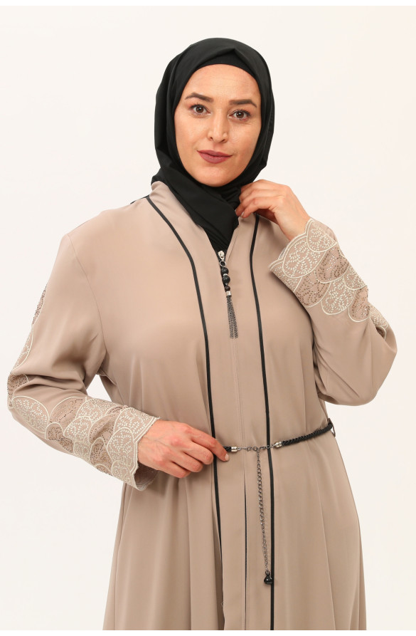 BÜYÜK BEDEN NAKIŞLI VE TAŞLI KREP KUMAŞ KADIN BÜYUK BEDEN FERACE - BEJ